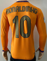 2006 - 2007 Barcelona FC Away SHirt Ronaldinho Long Sleeve (S)