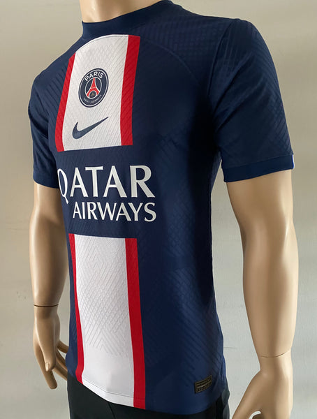 MAILLOT PSG OFFICIEL 2022/2023 LDC stock pro ( player issue ) Taille M Mbappé EUR 300,00 - FR MAILLOT PSG OFFICIEL 2022/2023 LDC stock pro ( player issue ) Taille M Mbappé EUR 300,00 - FR