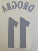 Name Set Número “Drogba 11”  Chelsea 2004-07 Para la camiseta de visita/for away kit Premier League SportingiD